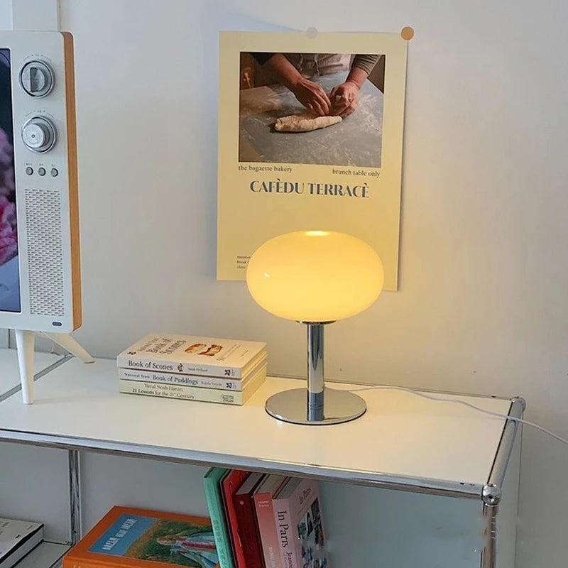 GlowArt - Kabellose Bauhaus Tischlampe mit dimmbarem LED-Licht