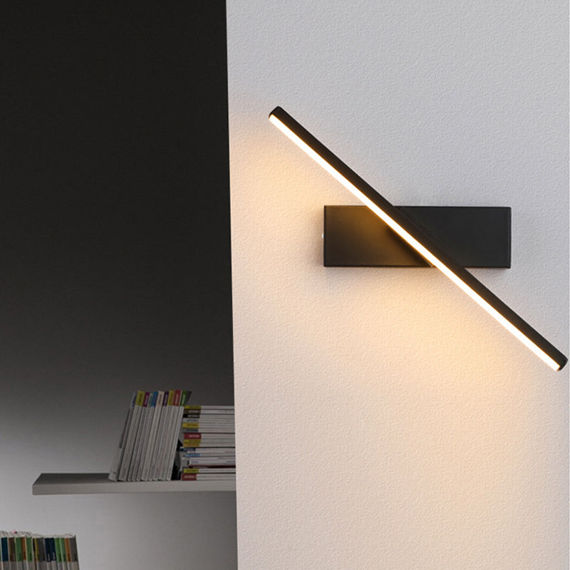 Moderne drehbare Leuchte im eleganten minimalistischen Stil