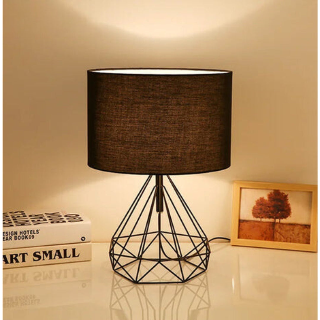 LumiLine - Geometrische Tischlampe Mit Modernem Drahtdesign