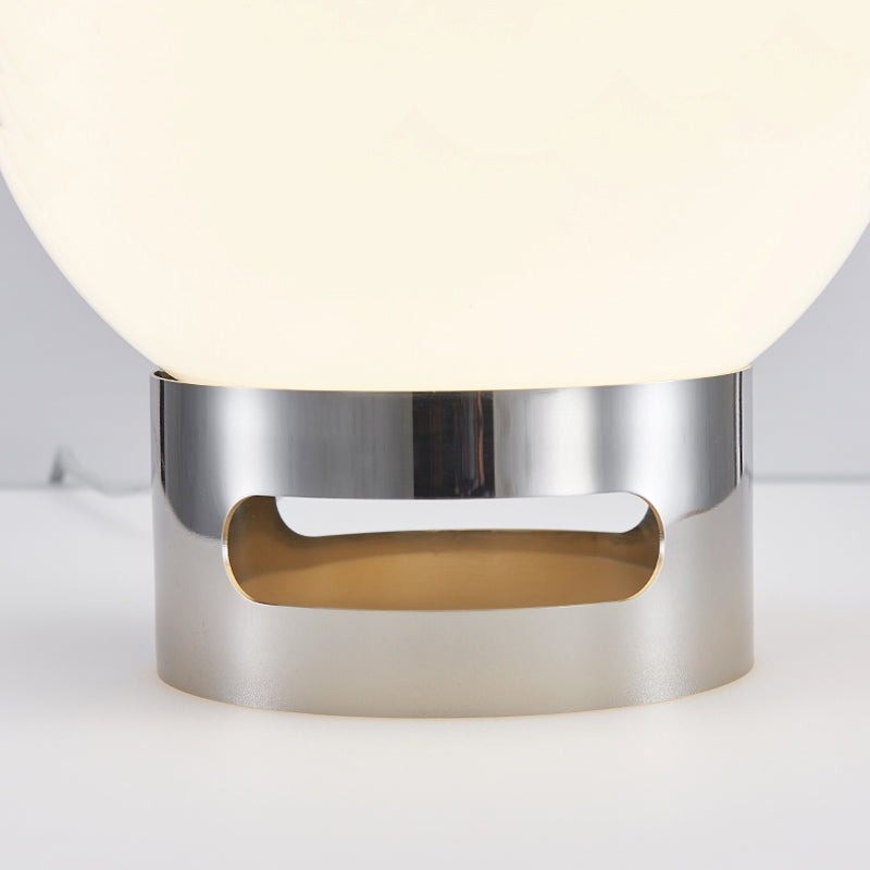 LumiGlow - Stilvolle Bauhaus Tischlampe mit Opalglas für Minimalistisches Design