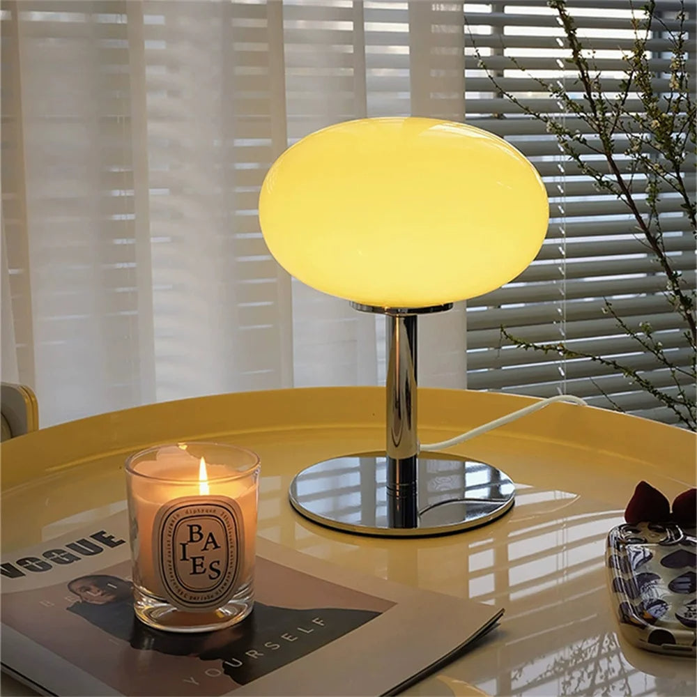 GlowArt - Kabellose Bauhaus Tischlampe mit dimmbarem LED-Licht