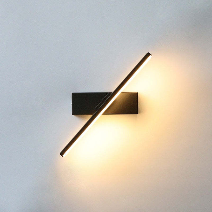 Moderne drehbare Leuchte im eleganten minimalistischen Stil