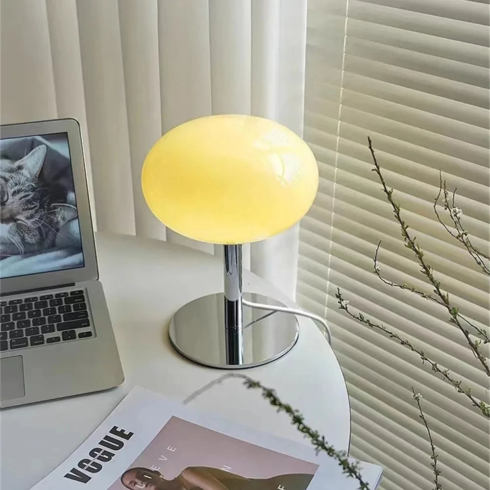 GlowArt - Kabellose Bauhaus Tischlampe mit dimmbarem LED-Licht