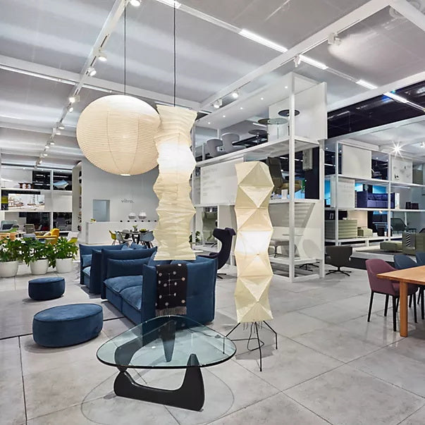 Skulpturale Japanisch Inspirierte Stehlampe