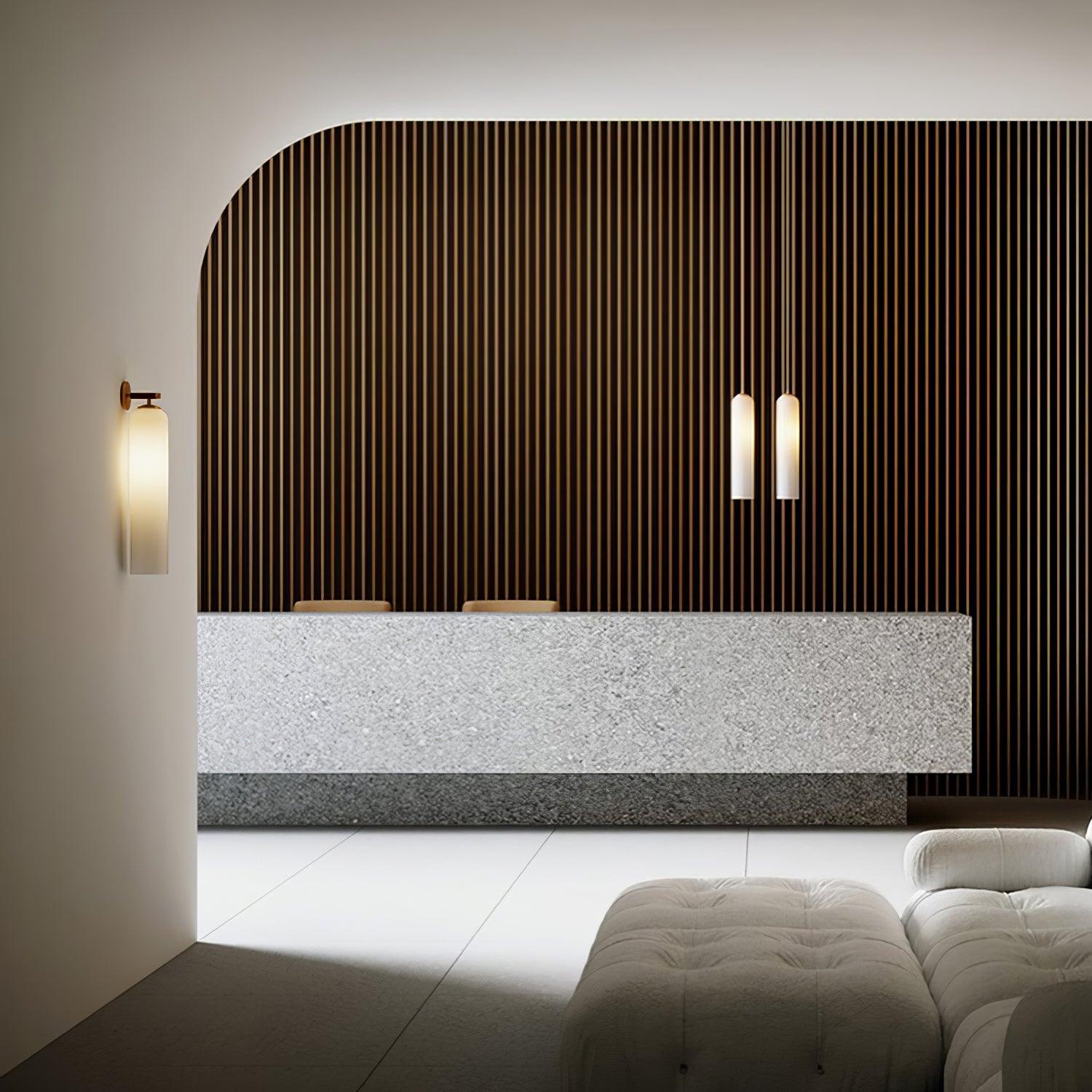 Moderne Wandleuchte mit Langem Rohr