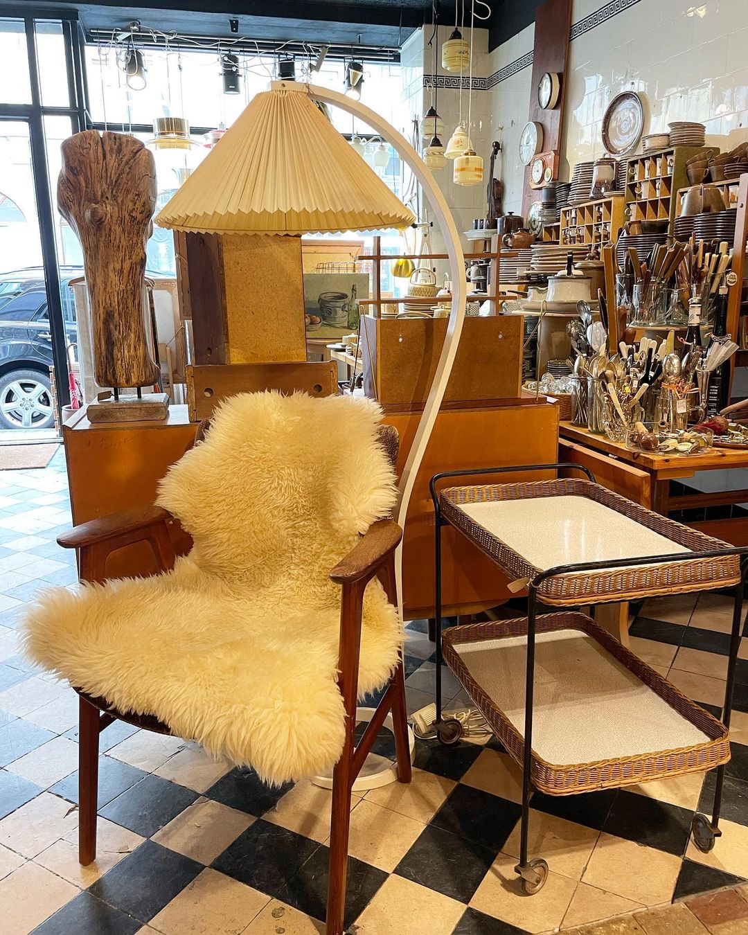 Gebogener Bogenrahmen Stehlampe