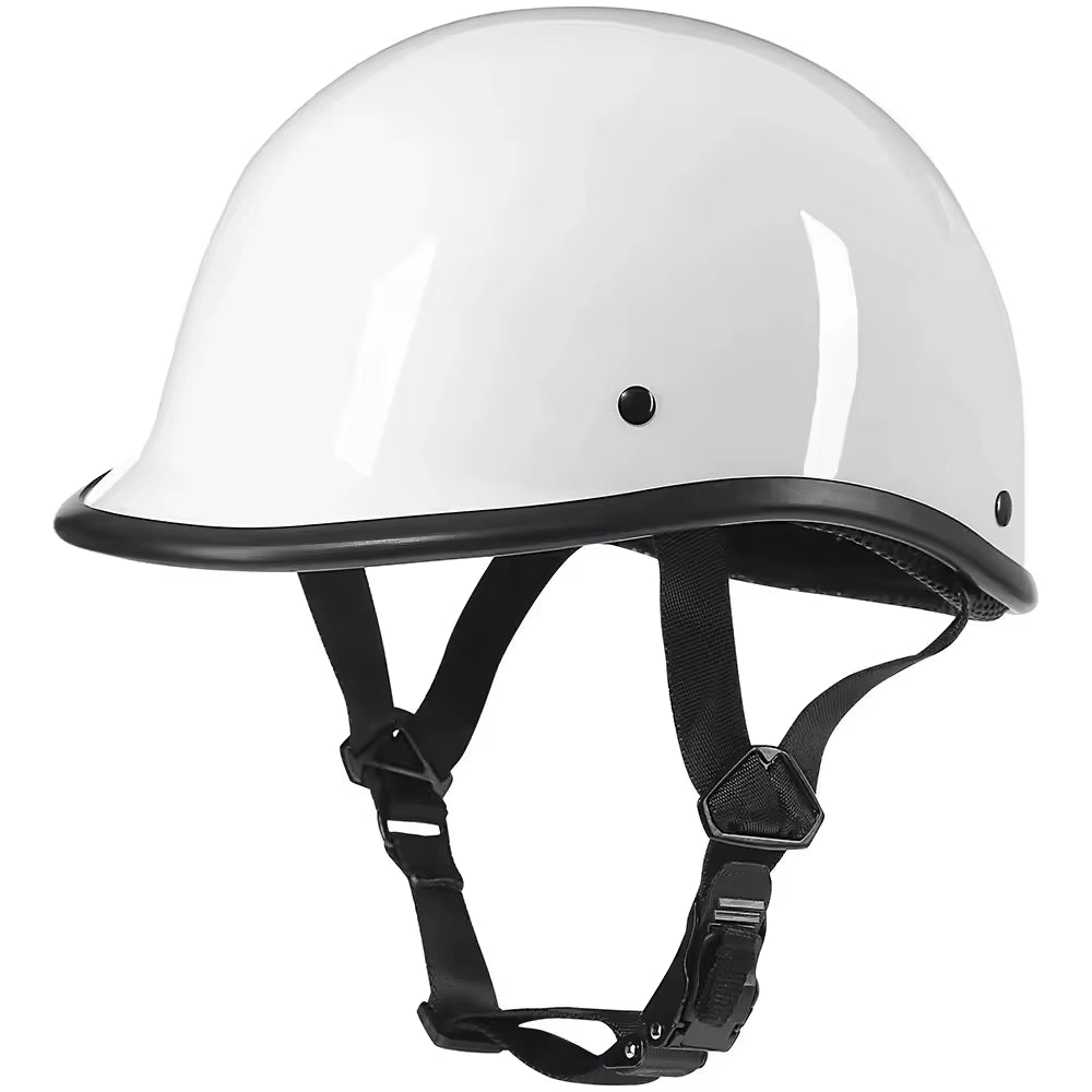 Klassischer halboffener Helm mit verstellbarem Kinnriemen