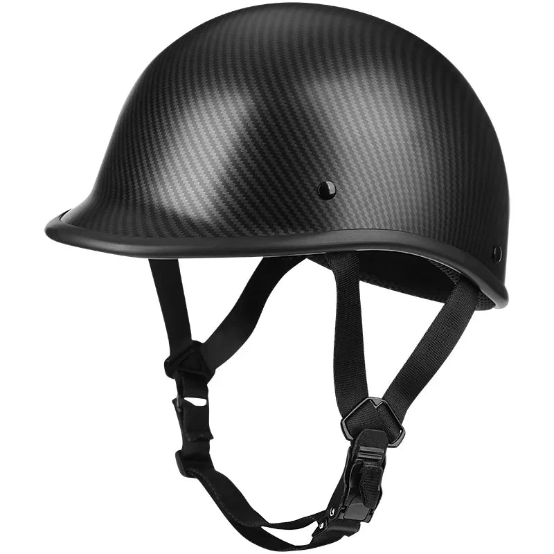 Klassischer halboffener Helm mit verstellbarem Kinnriemen