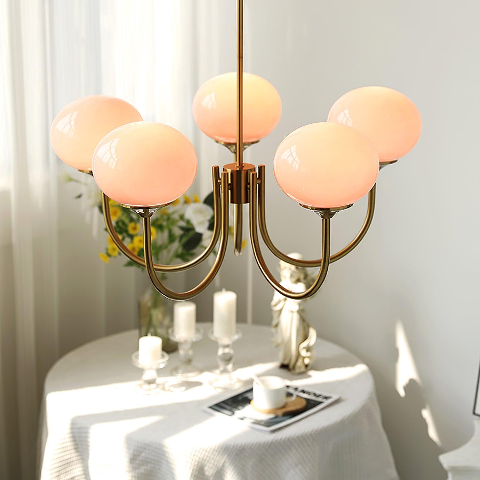Eleganter Moderner Goldener Kronleuchter Mit Rosa Glasschirmen