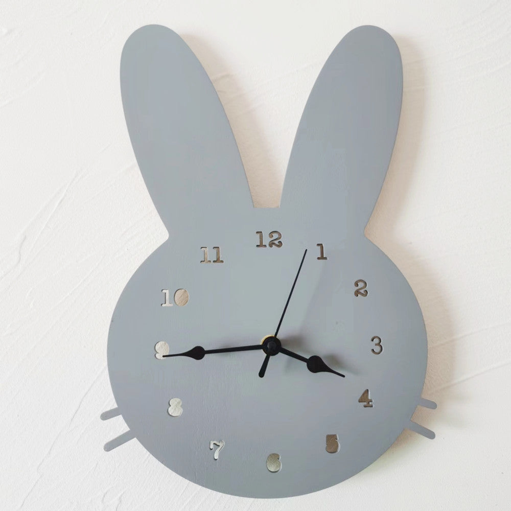 Kreative Wanduhr in Hasenform