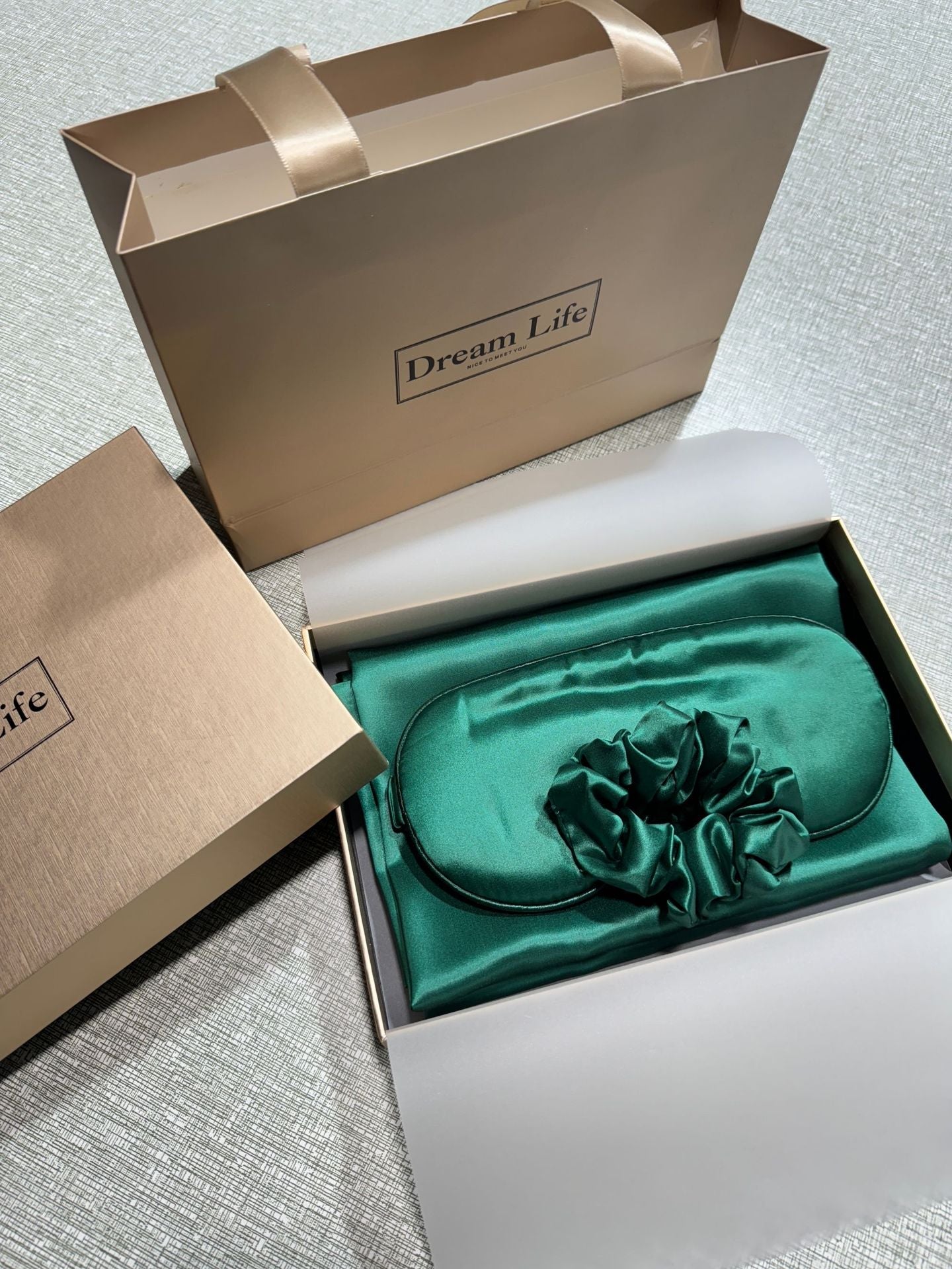 Elegantes 3-Teiliges Set aus Kissenbezug, Augenmaske und Haargummi