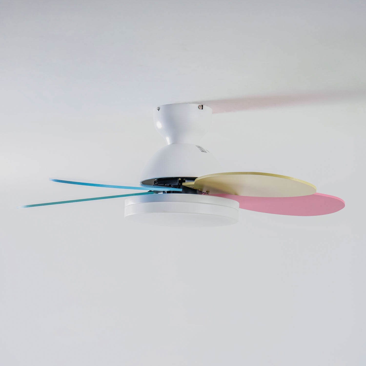 Bunter Deckenventilator im Blütenblatt-Stil mit Beleuchtung