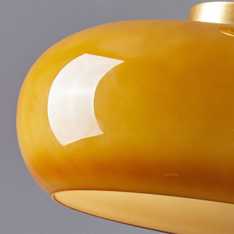 Warm Leuchtende Pendelleuchte Aus Milchglas
