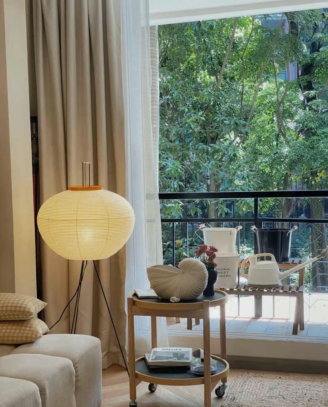 Skulpturale Japanisch Inspirierte Stehlampe