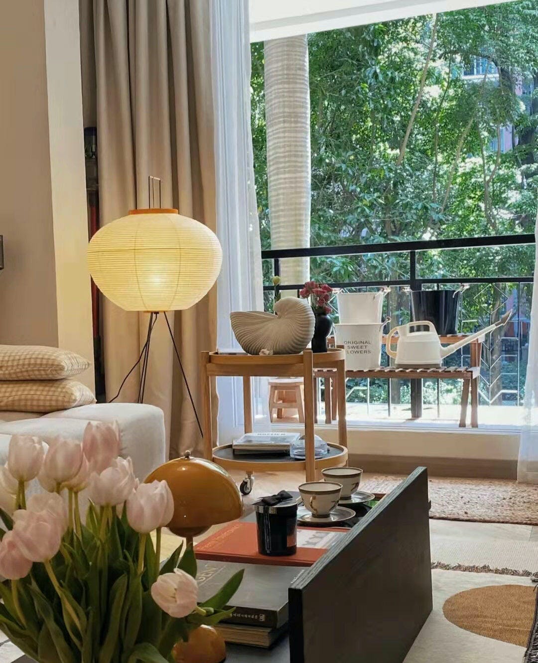 Skulpturale Japanisch Inspirierte Stehlampe