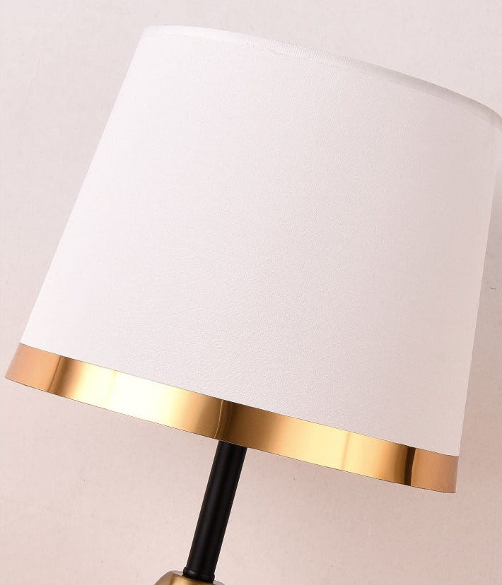 Elegante Tischleuchte in Gold und Schwarz