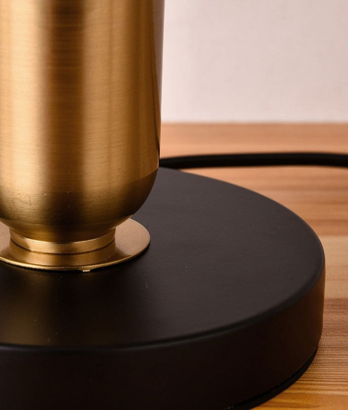 Elegante Tischleuchte in Gold und Schwarz