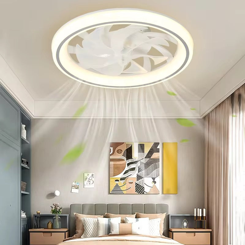 Minimalistischer Deckenventilator mit LED-Leuchten