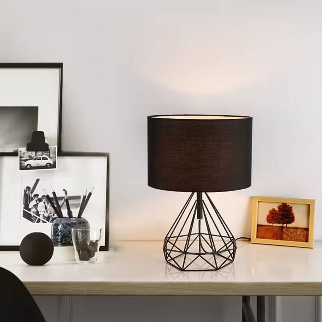 LumiLine - Geometrische Tischlampe Mit Modernem Drahtdesign