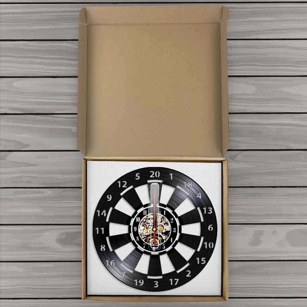 Wanduhr im Retro-Dartscheibe-Stil