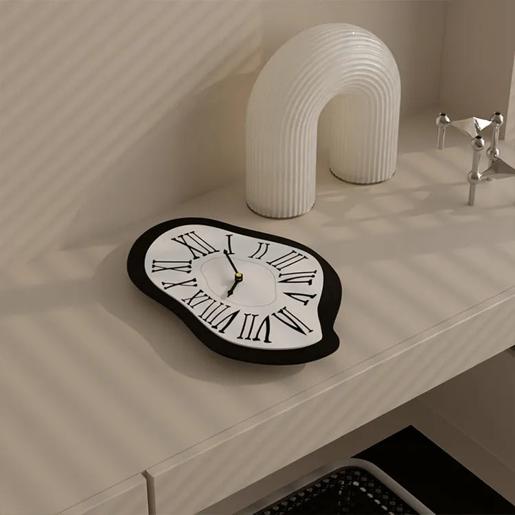 Abstrakte Schmelzende Design-Wanduhr