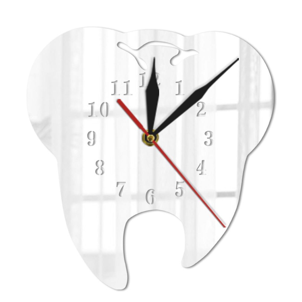 Kreative Wanduhr in Zahnform