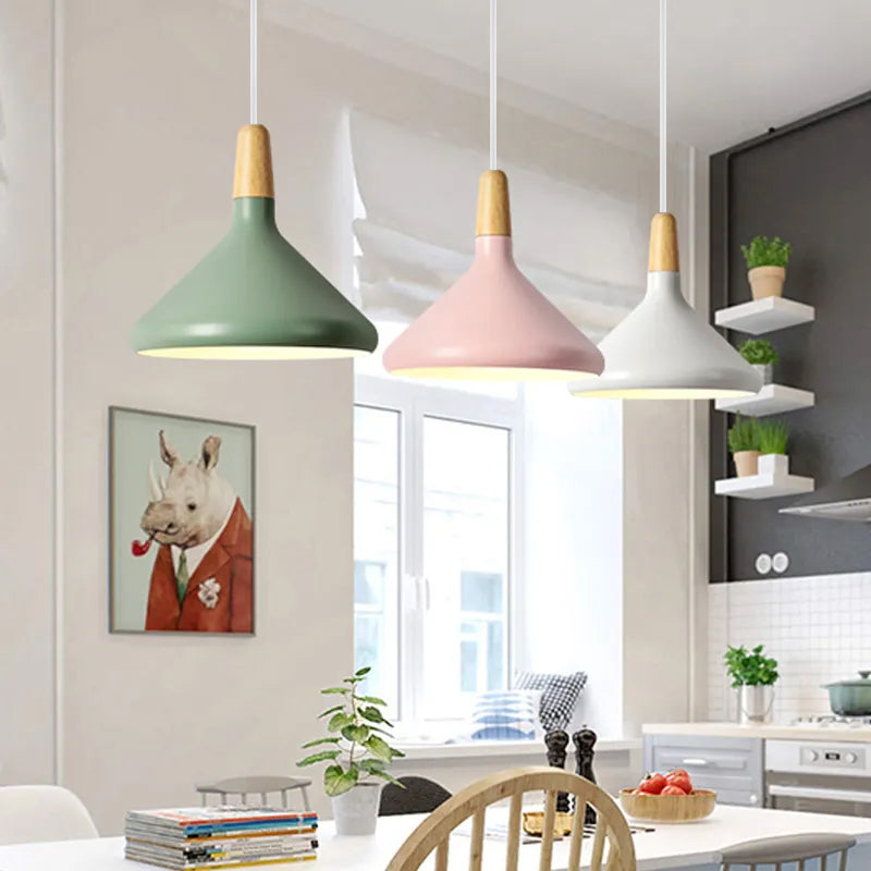 Verspielte Macaron Holz-Pendelleuchte