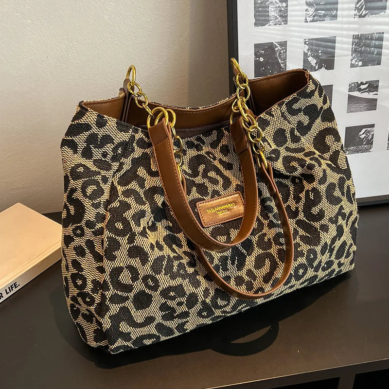 Elegante Damentasche mit Leopardenmuster