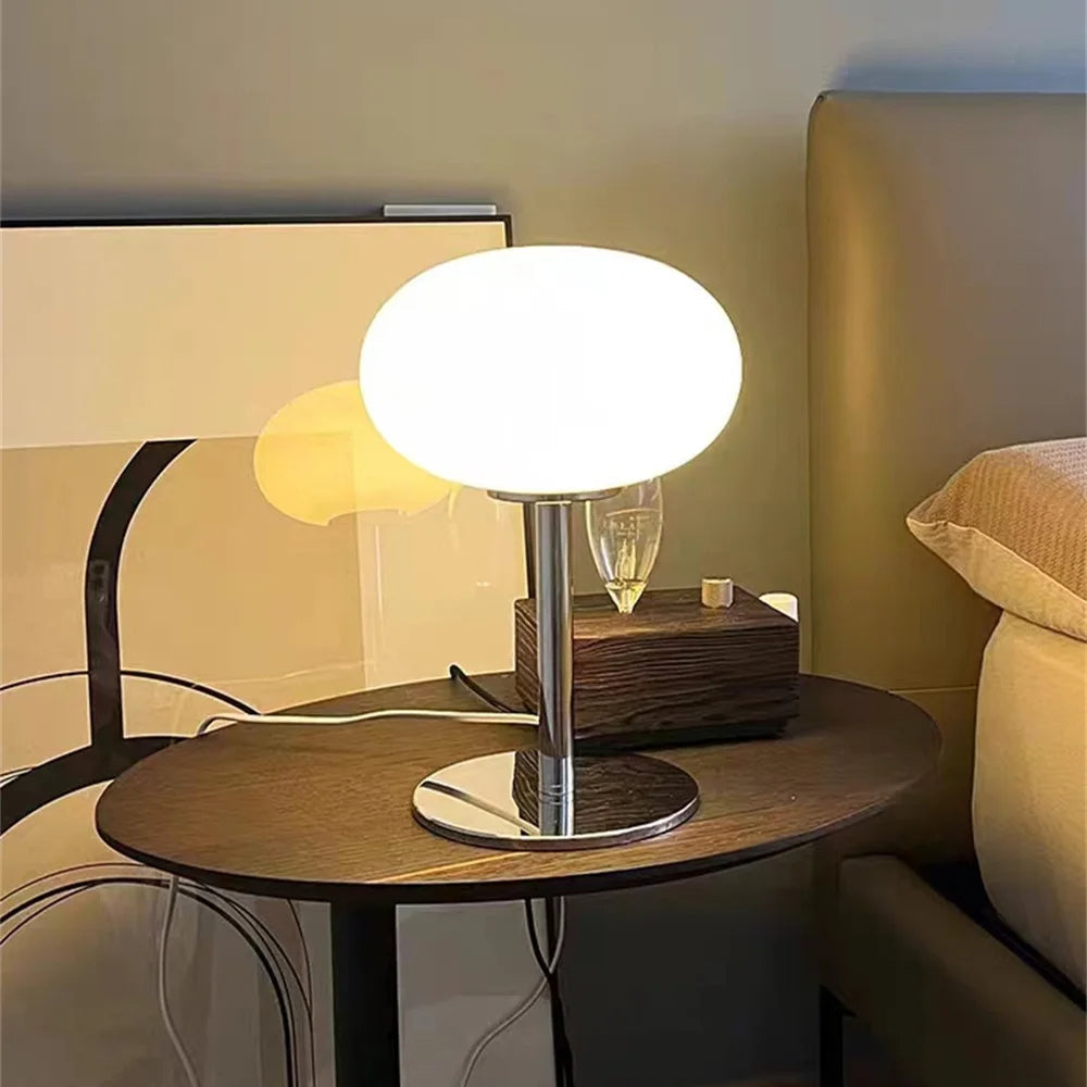 GlowArt - Kabellose Bauhaus Tischlampe mit dimmbarem LED-Licht