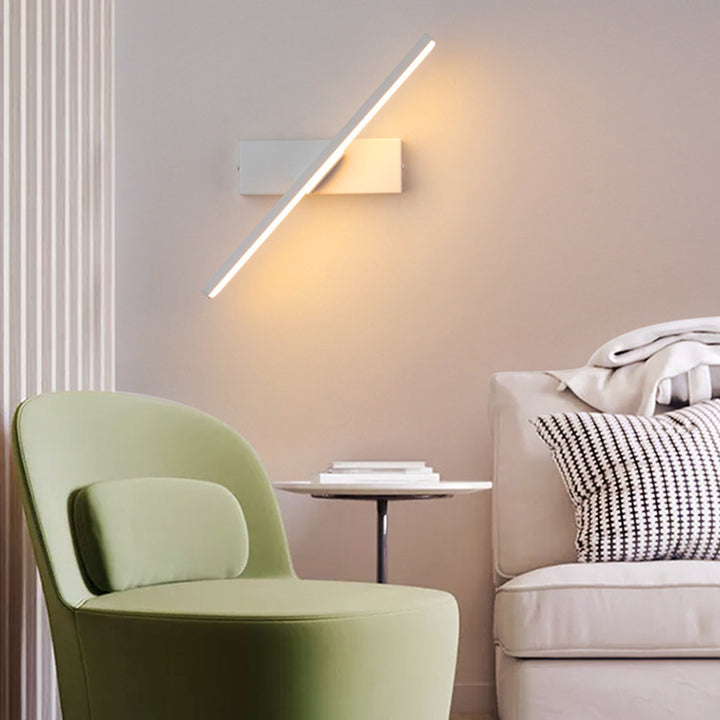 Moderne drehbare Leuchte im eleganten minimalistischen Stil