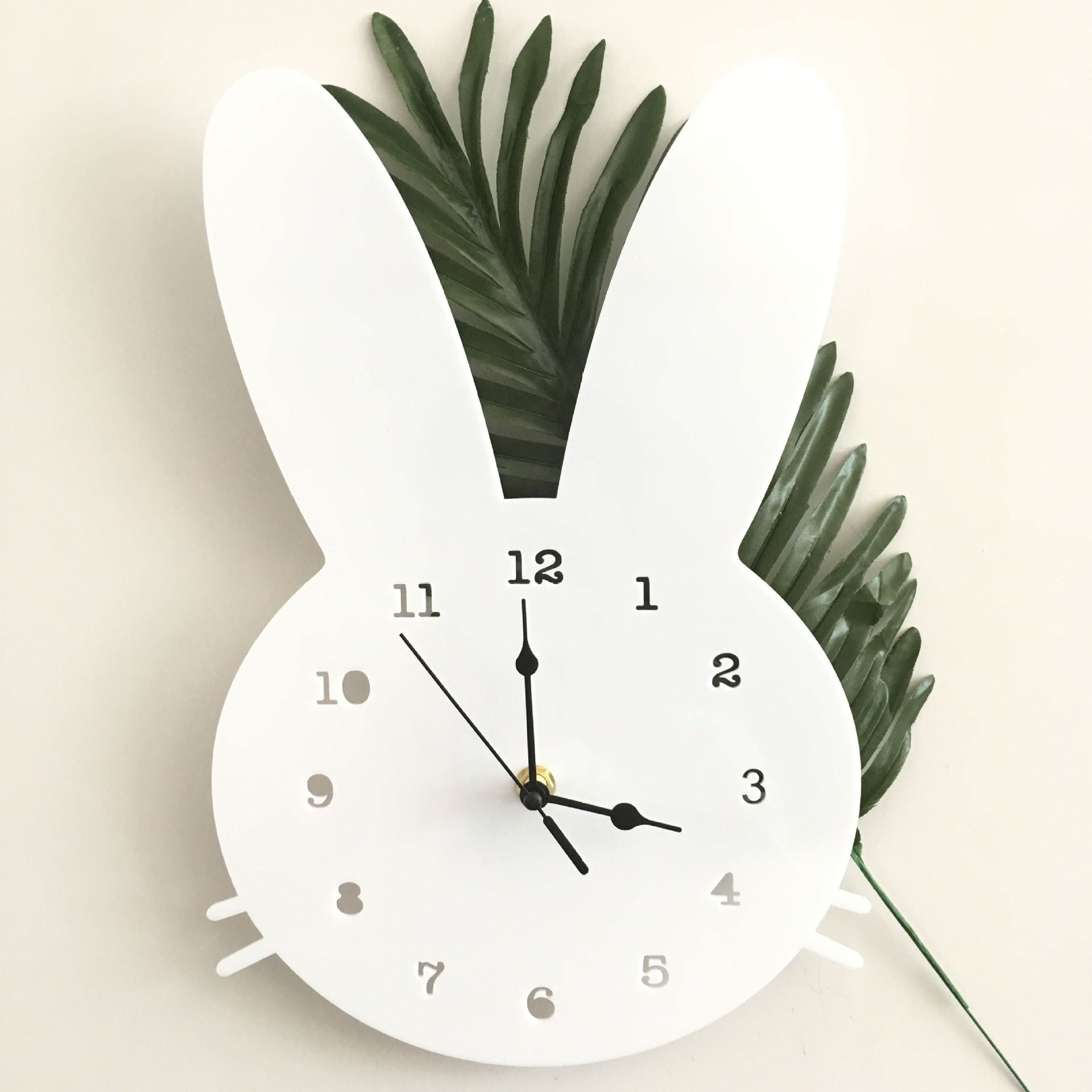 Kreative Wanduhr in Hasenform