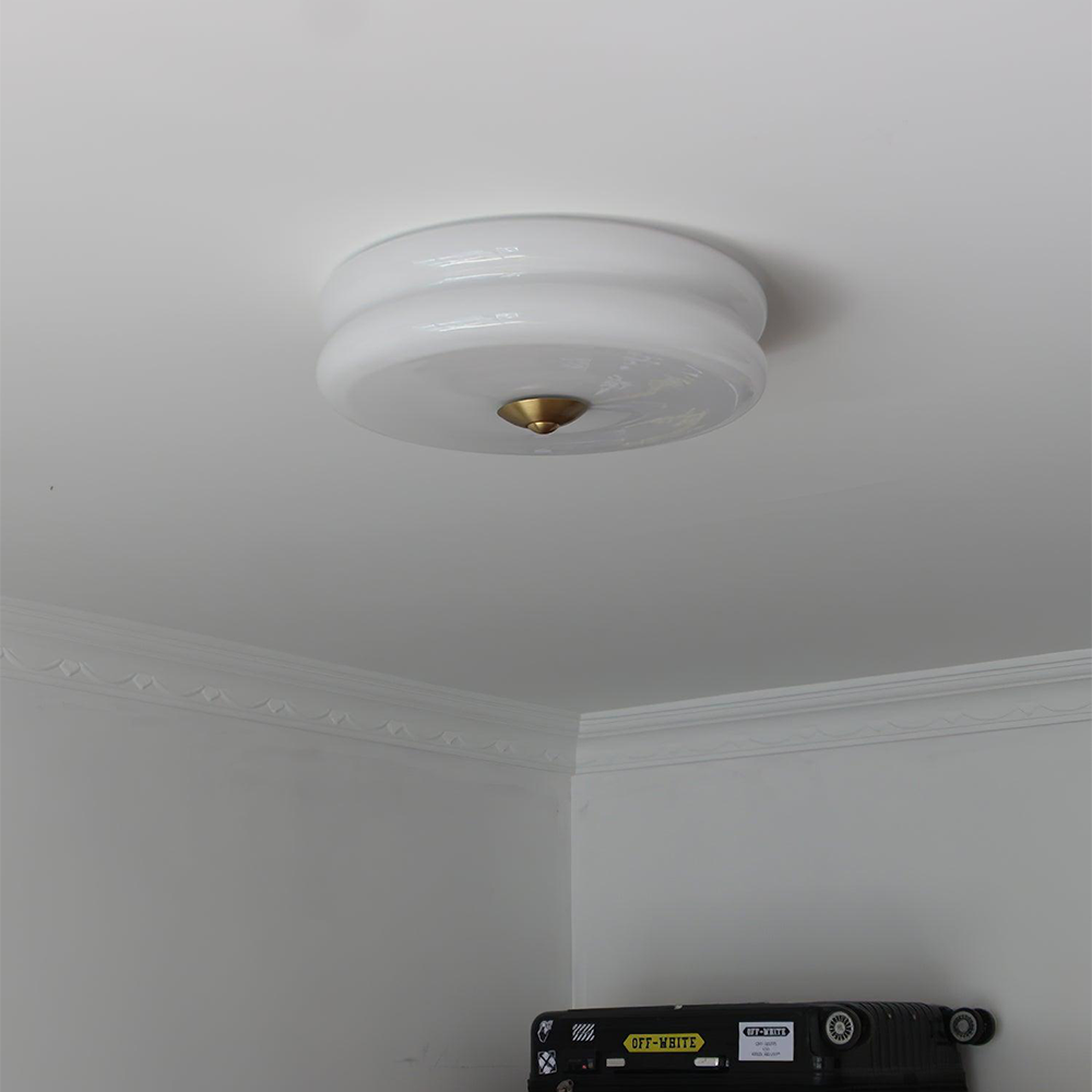 Elegante Minimalistische Deckenleuchte Mit Sanftem Licht