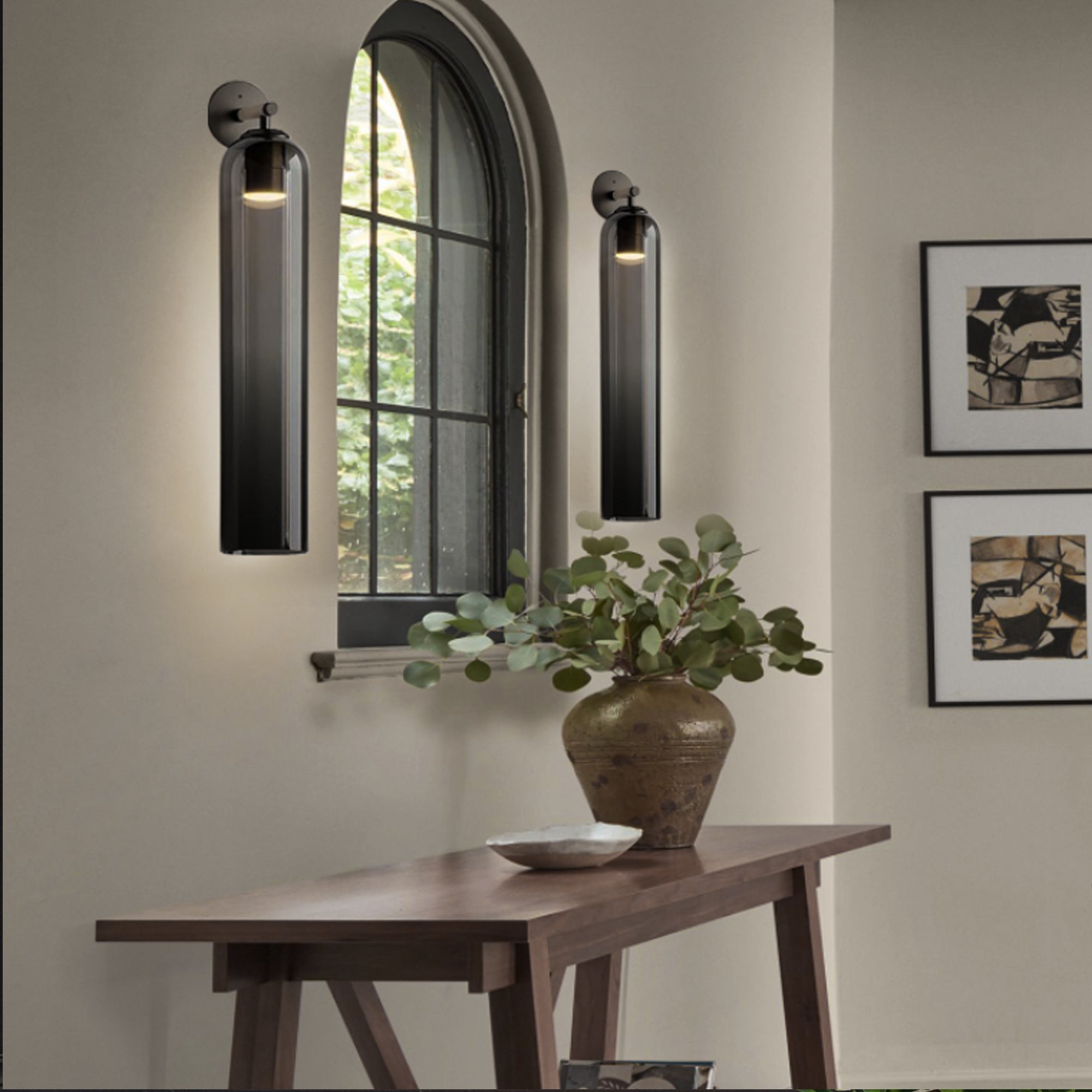 Moderne Wandleuchte mit Langem Rohr