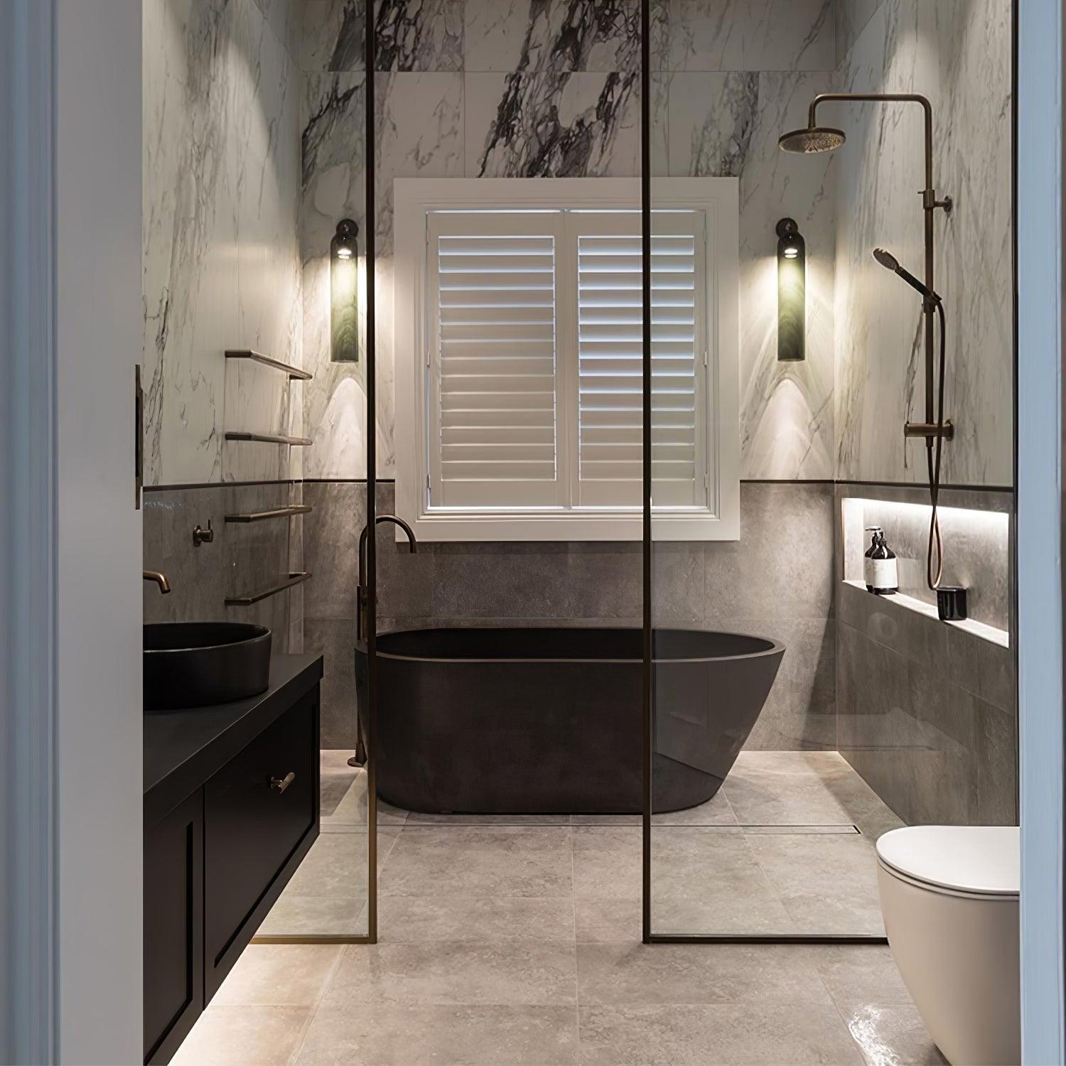 Moderne Wandleuchte mit Langem Rohr