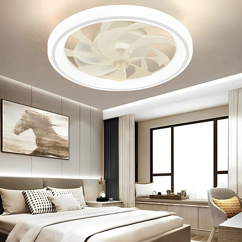 Minimalistischer Deckenventilator mit LED-Leuchten