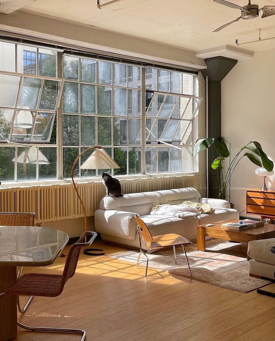 Gebogener Bogenrahmen Stehlampe