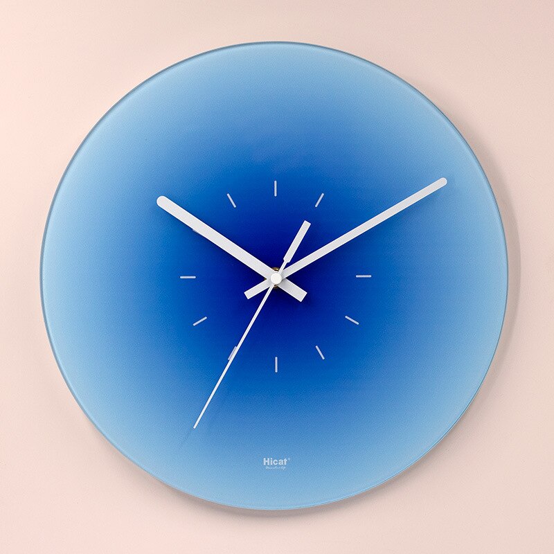 Moderne Wanduhr mit Farbverlauf