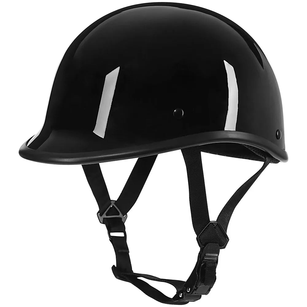 Klassischer halboffener Helm mit verstellbarem Kinnriemen