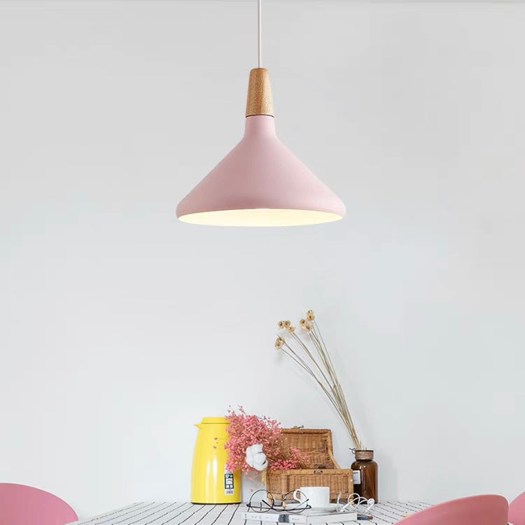 Verspielte Macaron Holz-Pendelleuchte