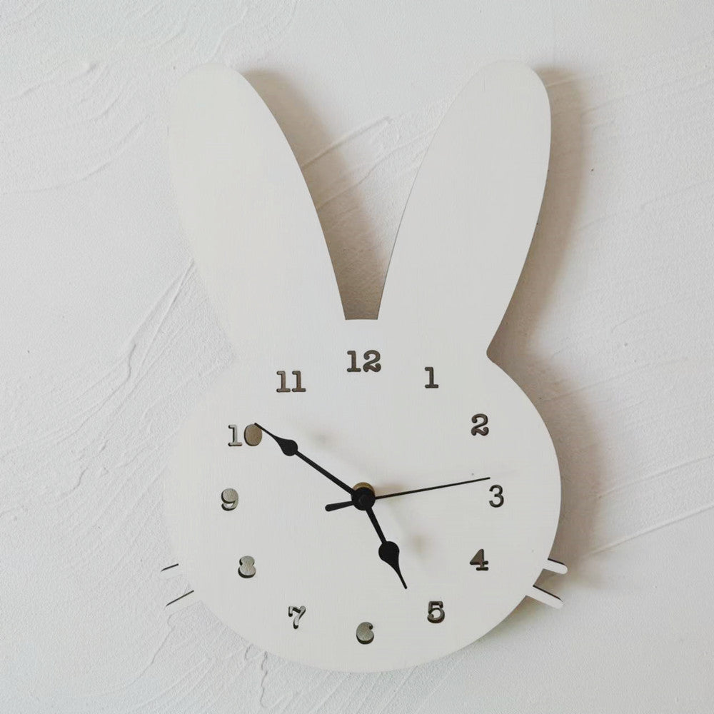 Kreative Wanduhr in Hasenform