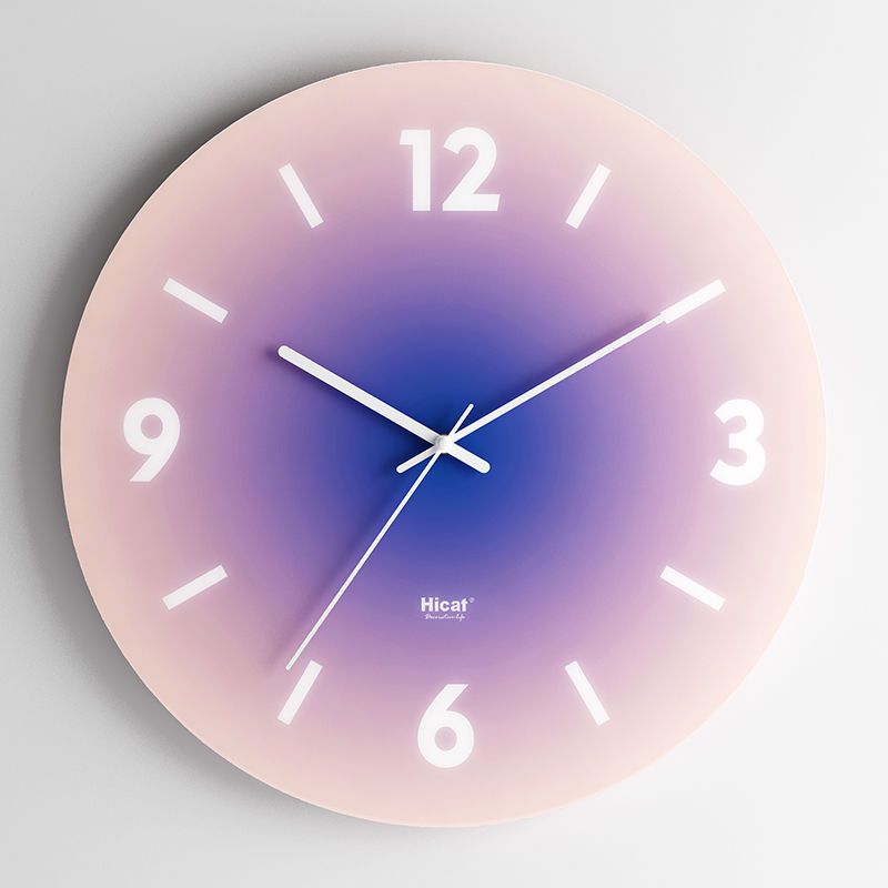 Moderne Wanduhr mit Farbverlauf