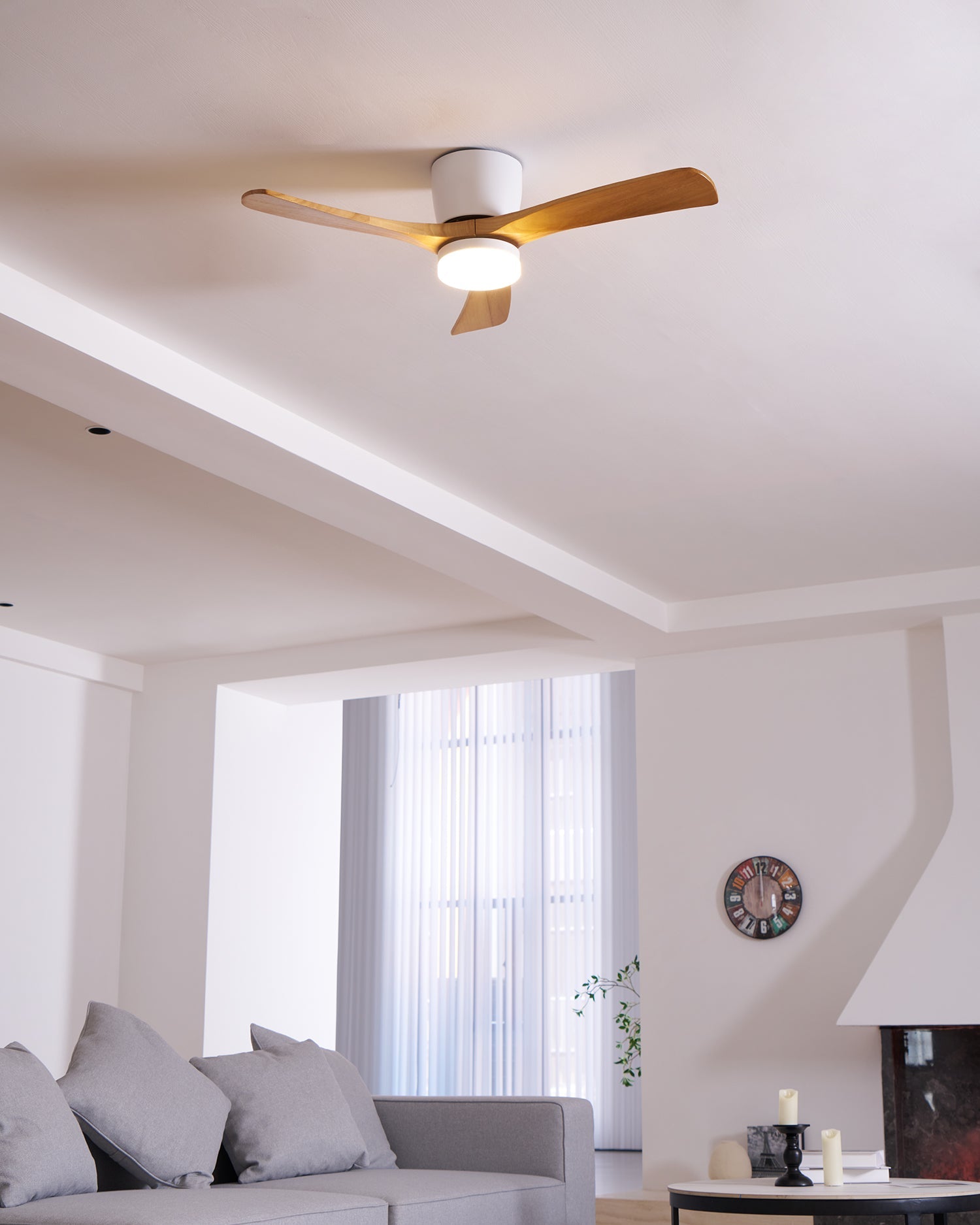 Moderner Deckenventilator Nordischen Stil mit 3 Flügeln und LED-Beleuchtung