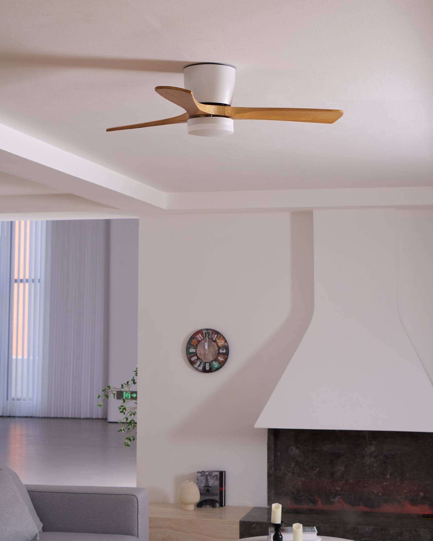 Moderner Deckenventilator Nordischen Stil mit 3 Flügeln und LED-Beleuchtung