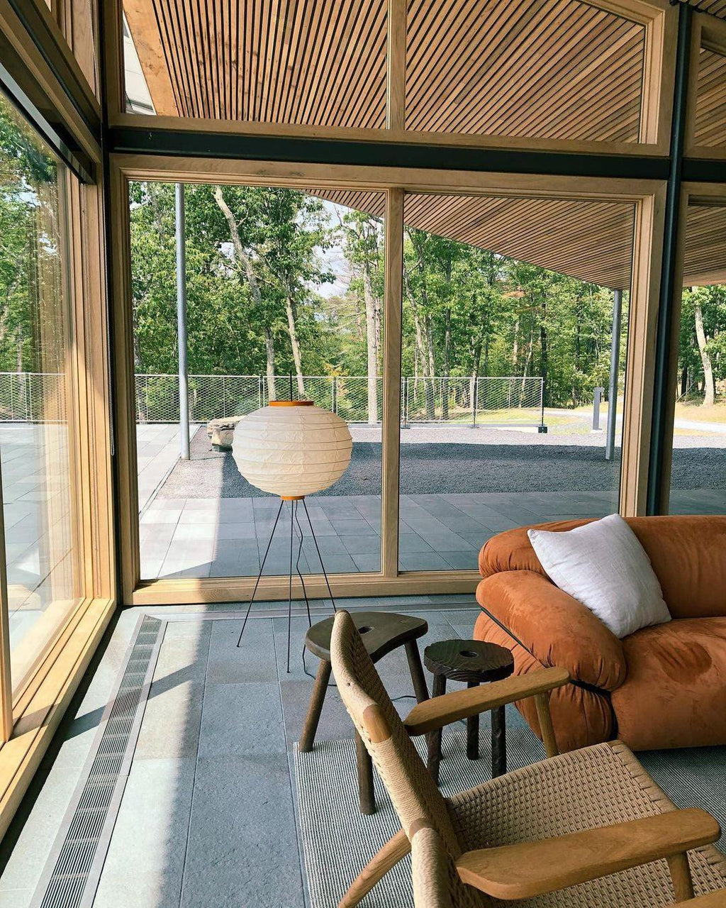 Skulpturale Japanisch Inspirierte Stehlampe