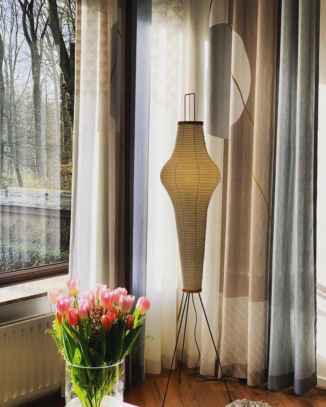 Skulpturale Japanisch Inspirierte Stehlampe