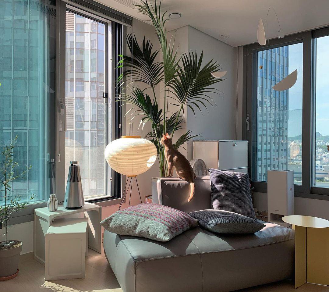 Skulpturale Japanisch Inspirierte Stehlampe