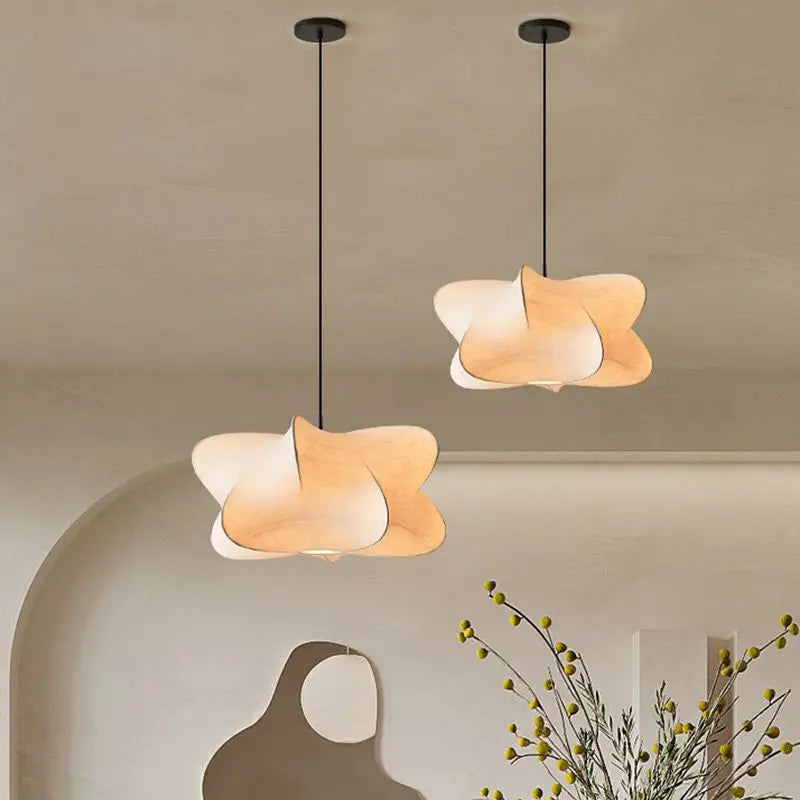 Minimalistische Pendelleuchte im Wolkenstil