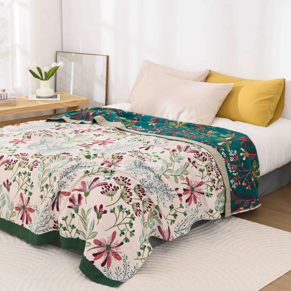 Wende-Decke mit Blumen in Grün und Weiß
