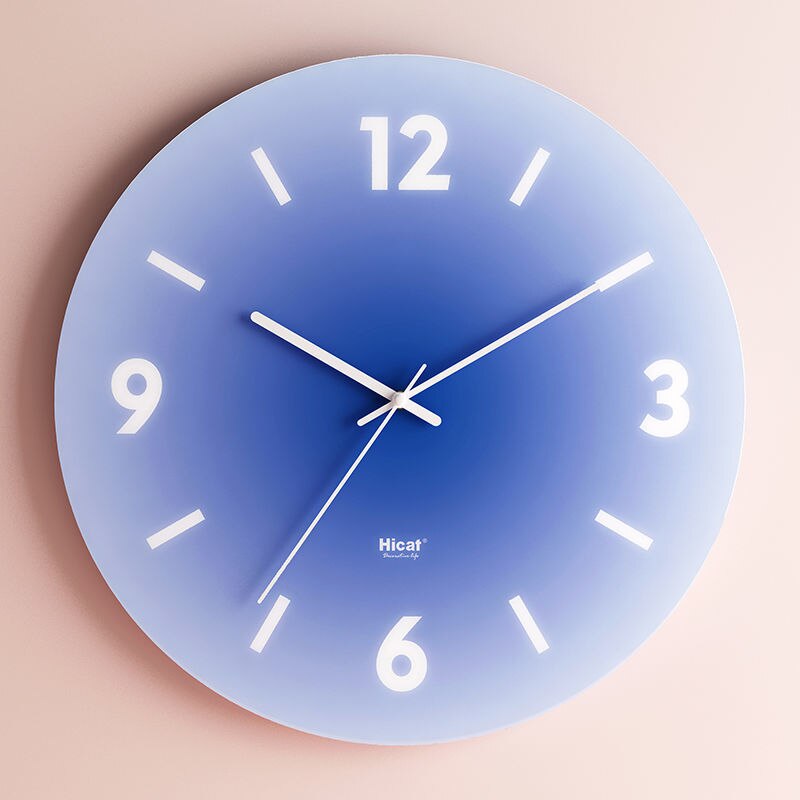 Moderne Wanduhr mit Farbverlauf