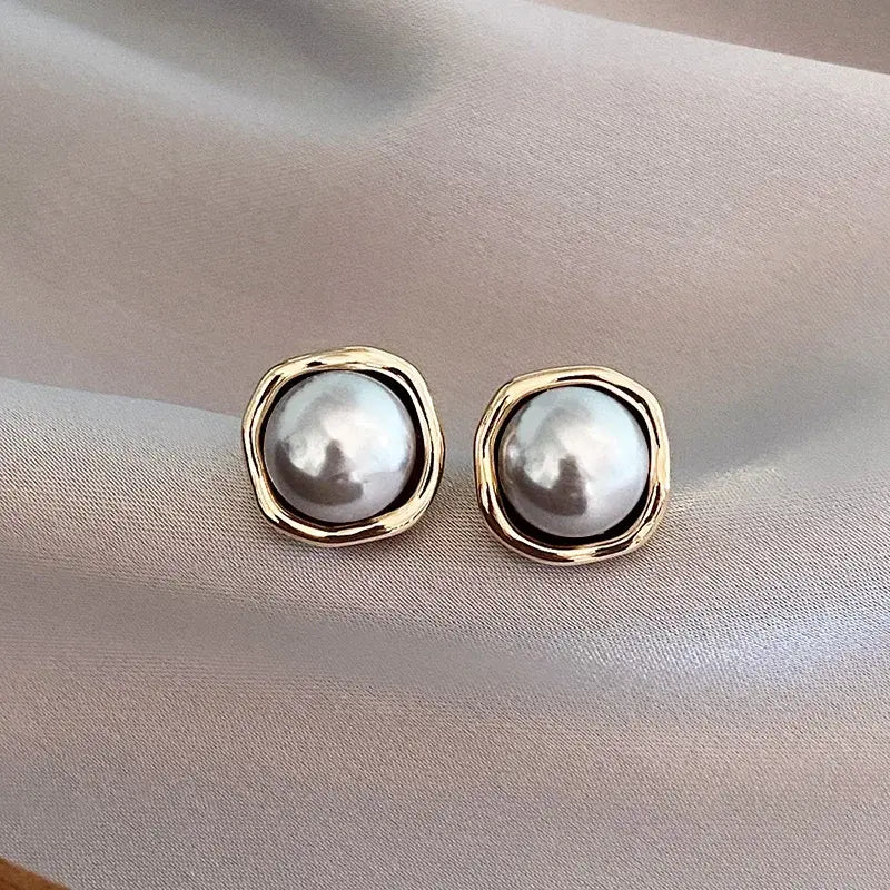 Elegante Schwarze Perlenohrringe mit Goldfarbenem Rahmen